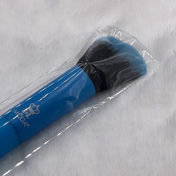 4/$25 MODA Neon Blue Angled Contour Blush Brush - Picture 4 of 4